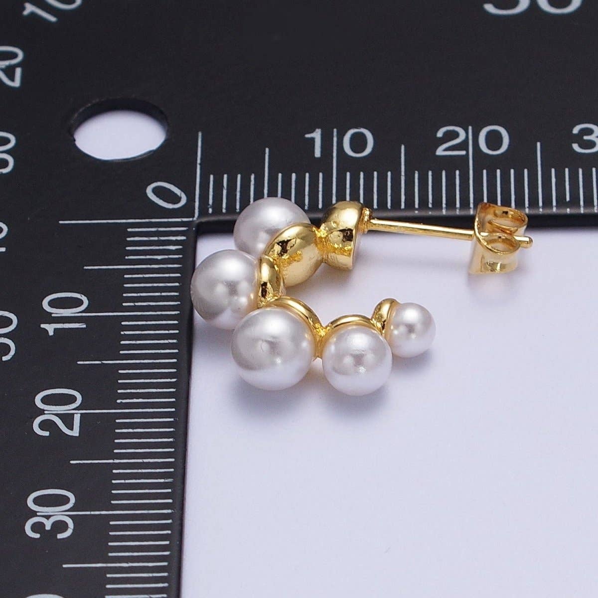 24K Gold Filled Round Pearl Lined C-Shaped 18mm Stud Earrings | AD-203